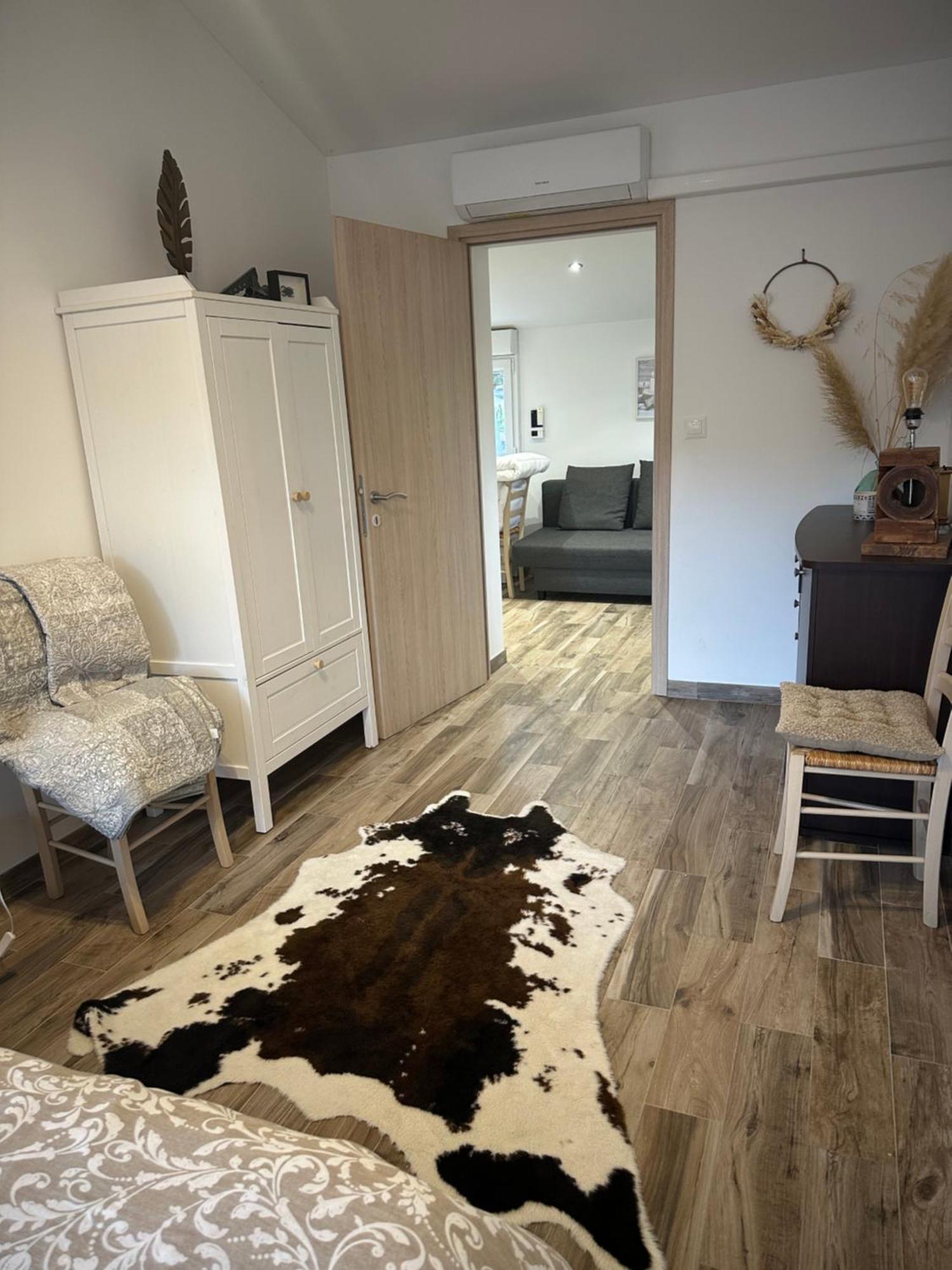 La Maisonnette De Chantecoucou Le Cannet-des-Maures Esterno foto