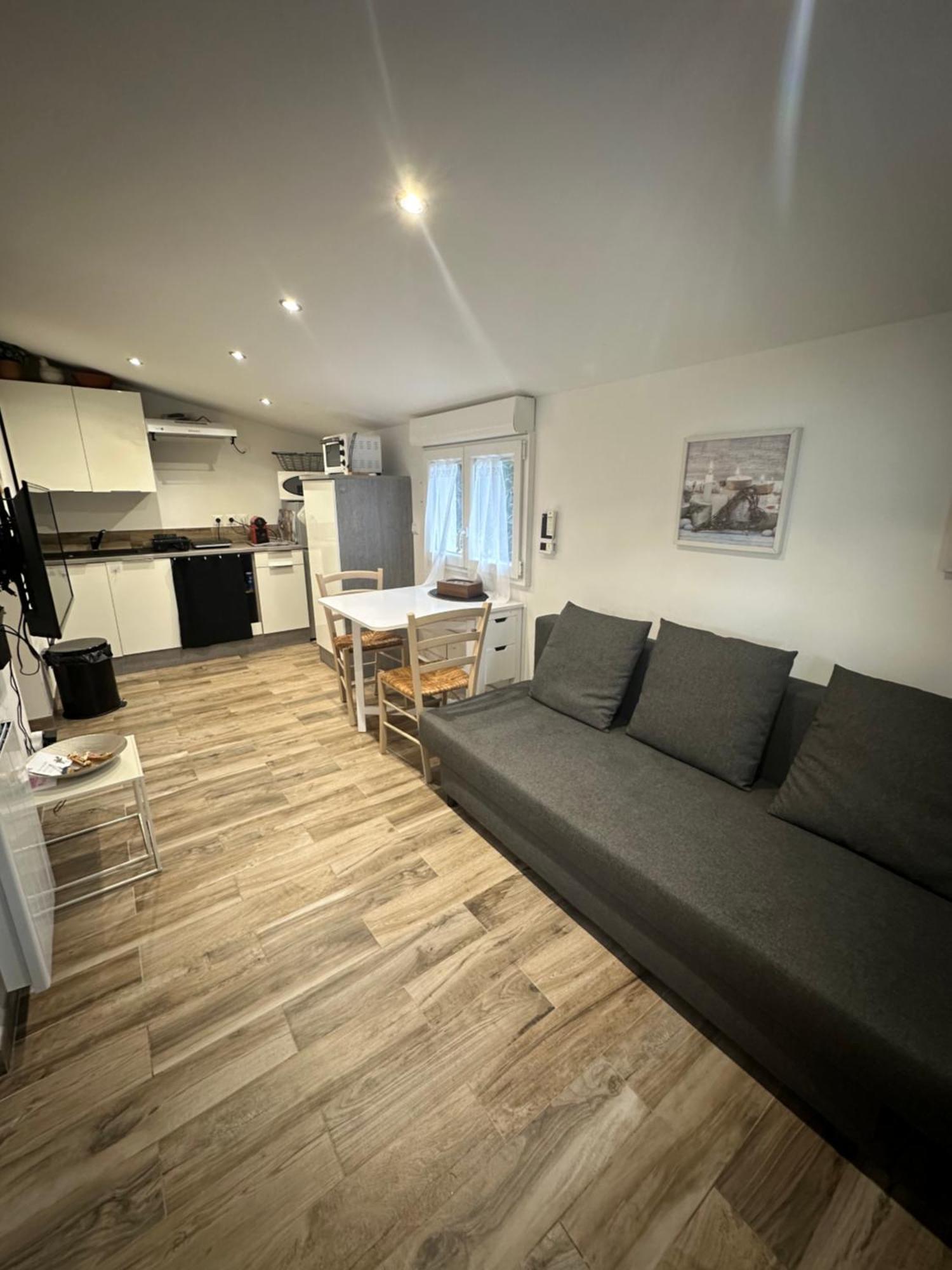 La Maisonnette De Chantecoucou Le Cannet-des-Maures Esterno foto